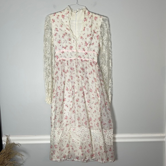 Source Unknown Dresses & Skirts - Vintage Prairie Cream Lace Ruffles Maxi Dress 7-8 Small